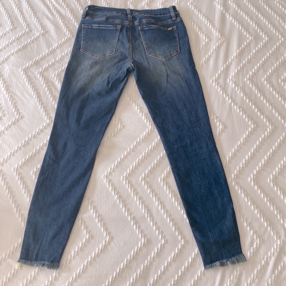 Vici - Mid Rise Frayed Ankle Skinny - Size 5 - Picture 4 of 5